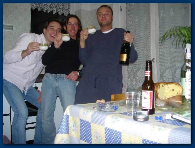 602x451 pixels (135K)