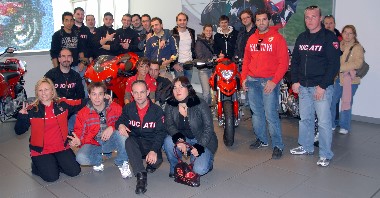 Visita del Ducati Club Mantova in Ducati a Borgopanigale