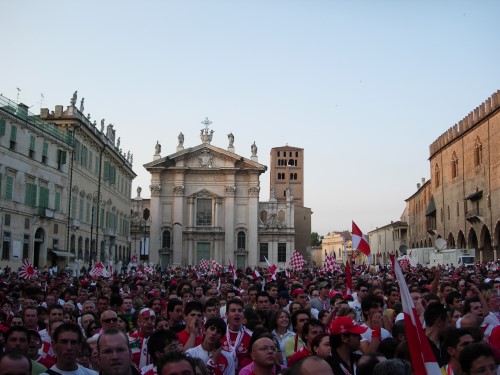 Mantova : Tifosi in Piazza Sordello per i Play OFF